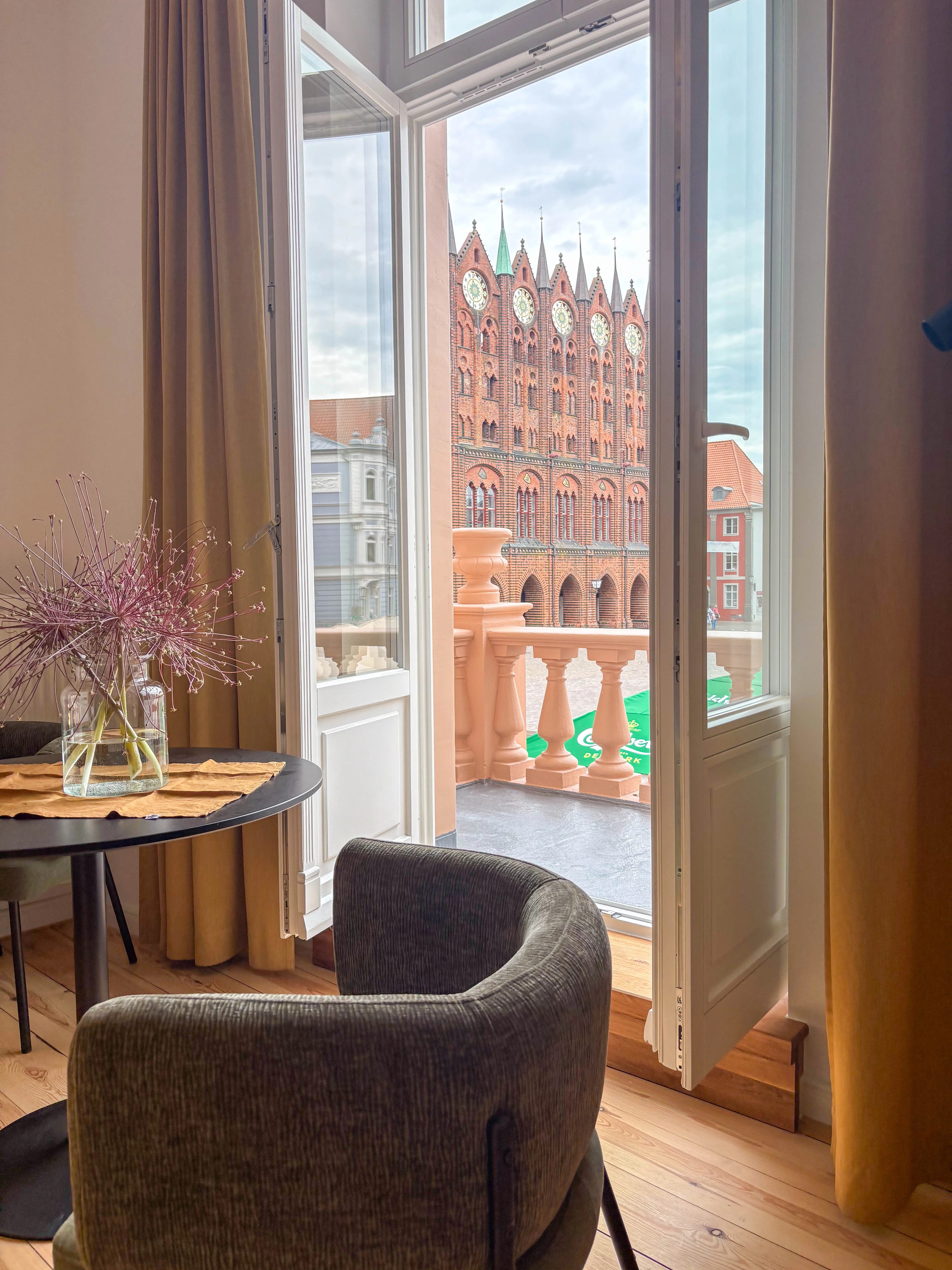 At the Old Market Stralsund – balcony with view of the town hall