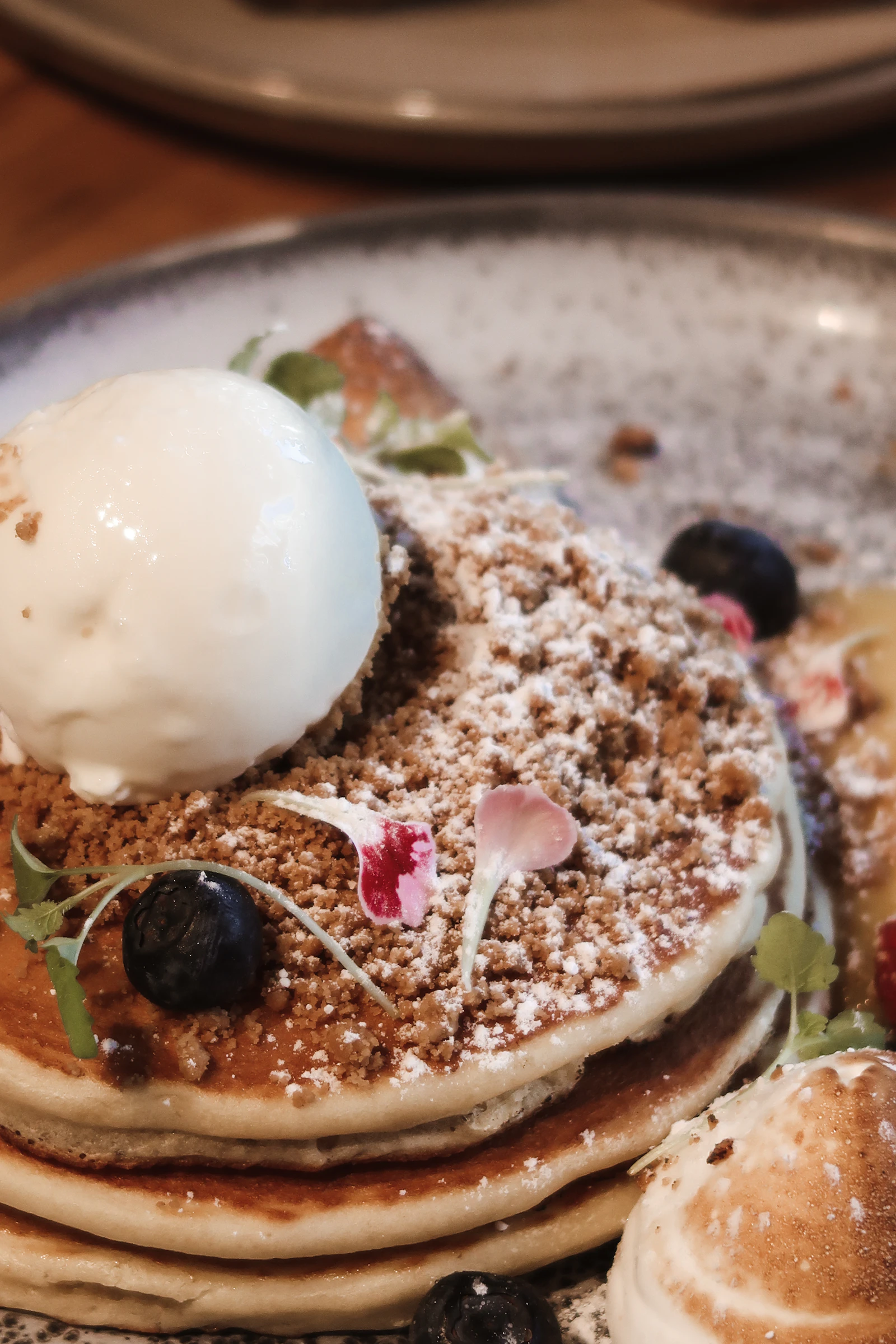 Pancakes mit frischen Früchten