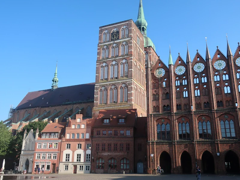 Rathaus und Nikolaikirche in Stralsund