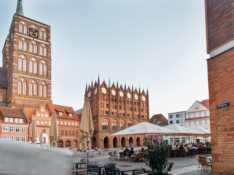 Backsteingotik am Alten Markt in Stralsund