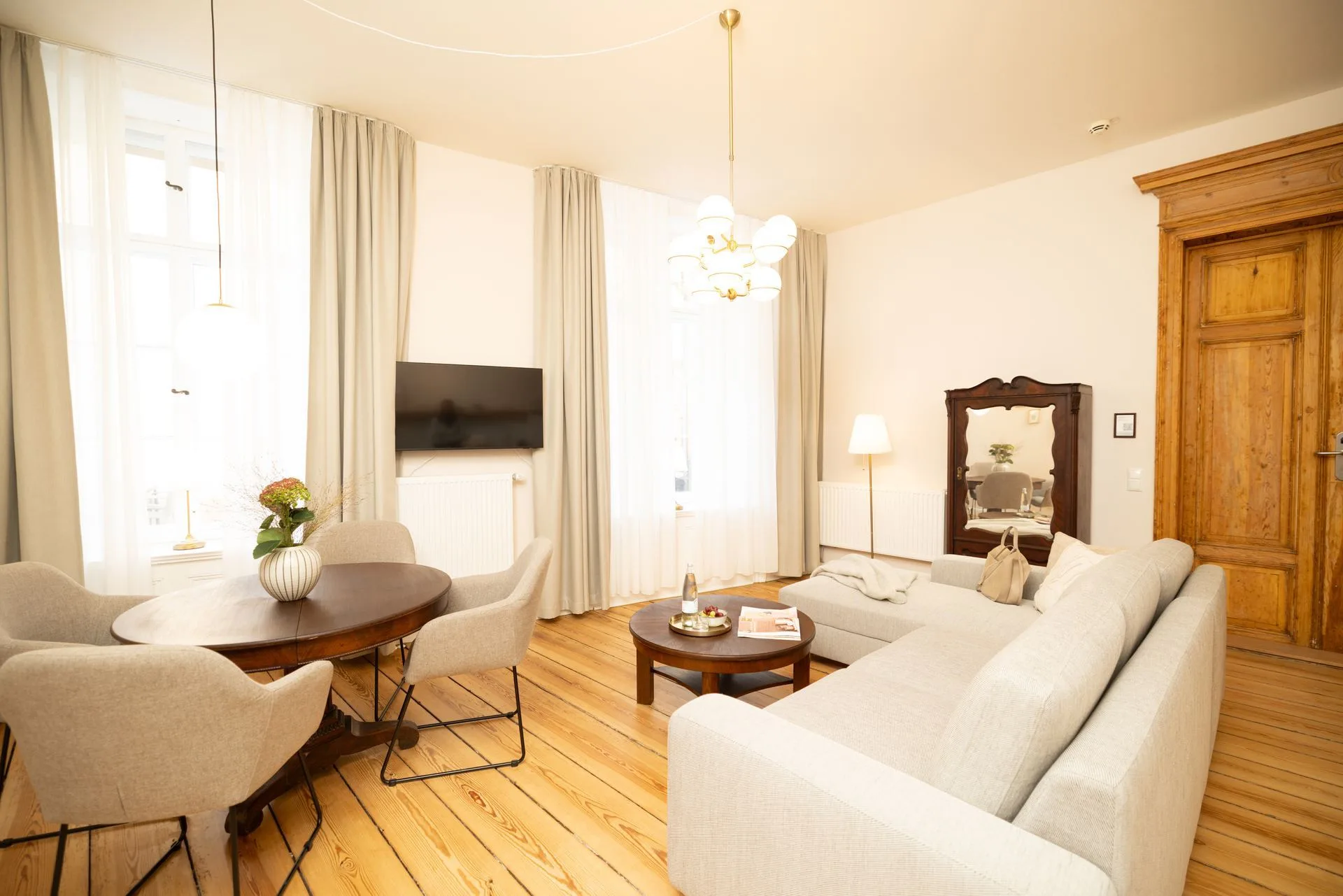 Old Consulate – building