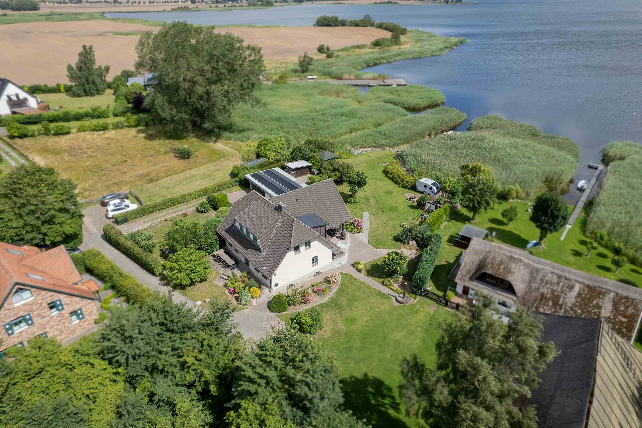 Ferienhaus Boddenhuus Rügen – exterior by the water